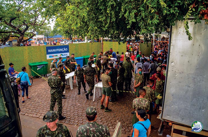Brazilian soldiers process migrants 24 April 2018 in Boa Vist