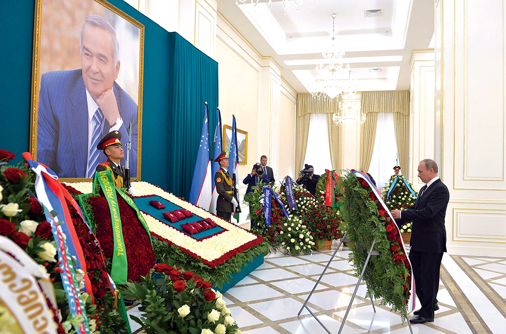 Russian President Vladimir Putin pays tribute to the memory of Islam Karimov, the first president of Uzbekistan, 6 September 2016 in Samarkand, Uzbekistan. (Photo courtesy of the Office of the President of Russia)