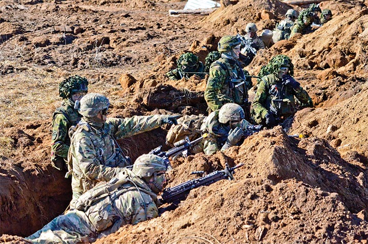 Soldiers from Company C, 1st Battalion, 68th Armored Regiment, 3rd Armored Brigade Combat Team, 4th Infantry Division, train with Estonian Defence Forces