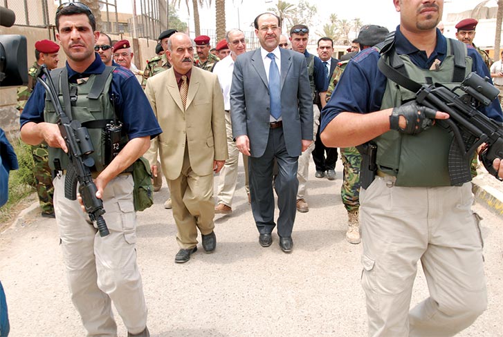 Flanked by security officials, Diyala Governor Raad Rashid al-Tamimi (second from left) and Shia Iraqi Prime Minister Nouri al-Maliki