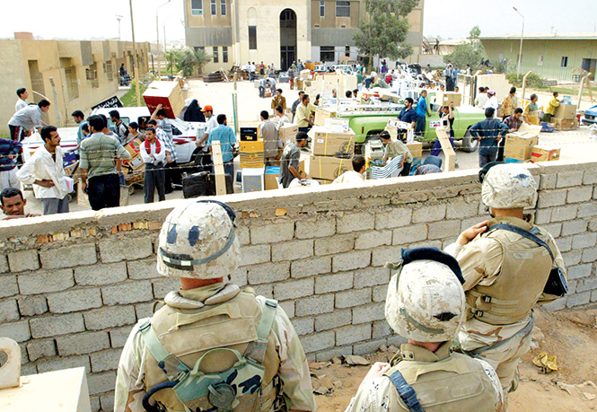 Civilians-looting-Baghdad