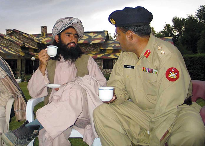 Nek Mohammad (left), a top Pakistani tribal warrior