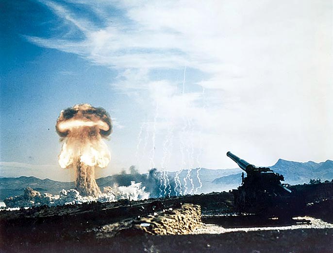 A 15-kiloton nuclear artillery round is fired from a 280-mm cannon 25 May 1953 at the Nevada Proving Grounds.