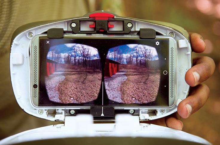 Imagens de um objetivo são exibidas em óculos de realidade virtual para os cadetes durante treinamento de ataque à localidade, em West Point, Nova York, 12 Jun 17. (John Pellino, West Point DPTMS VI)