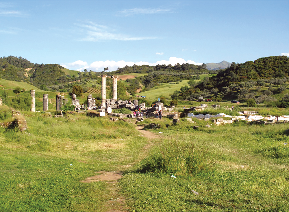 Las ruinas del Templo de Artemis en Sardes, Turquía, 8 de mayo de 2011. El sitio del templo data del siglo VI a.C. Cada primavera, miles de familias turcas se reúnen en este sitio para fiestas. (Foto: Laurie Rush)