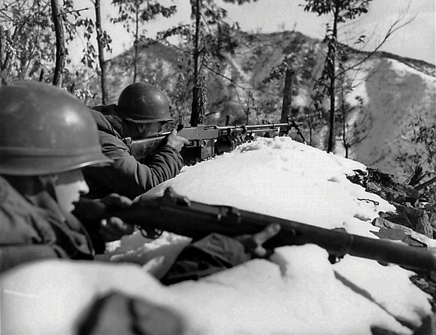 Soldiers from the 40th Infantry Division fight during the Korean War. (Photo courtesy of the California State Military History Museum)