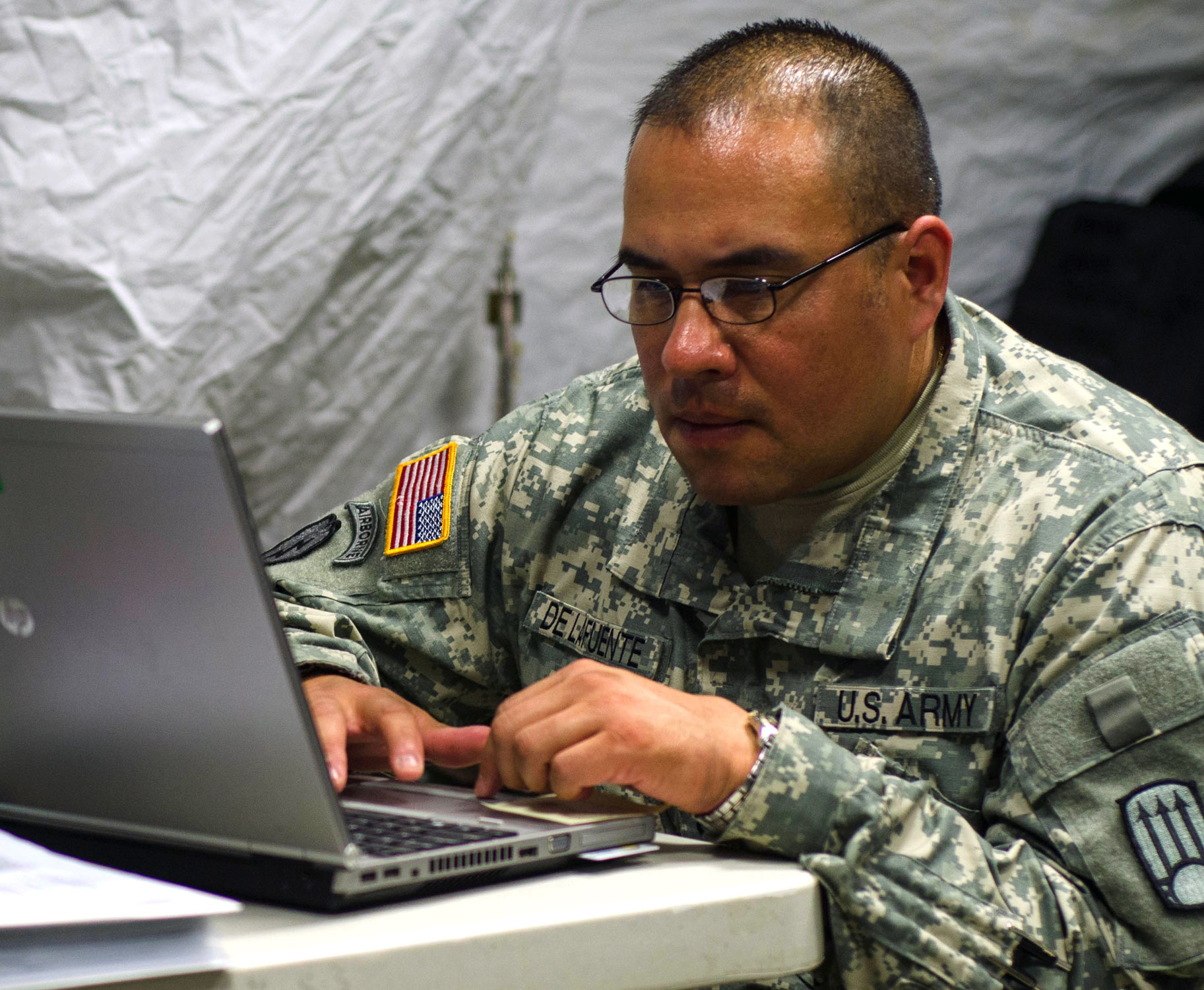 Staff Sgt. Antonio Delafuente uses a workstation to manage logistical information during Warfighter 15-02, which MCTP’s operations group B was part of. “We track and ensure that supplies and equipment are ordered and sent to units,” Delafuente said. (Photo by Spc. Armando Gonzalez.)