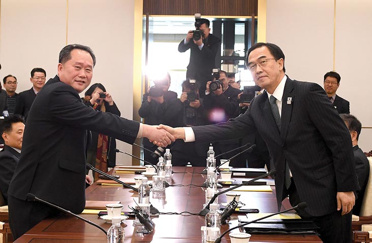 North Korean delegation leader Ri Son Gwon (left) and South Korean Unification Minister Cho Myoung-gyon shake hands