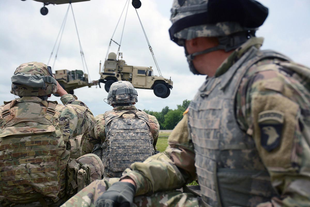 Soldiers from the 2nd Brigade Combat Team, 101st Airborne Division (Air Assault), watch as a CH-47 Chinook flown by soldiers from the 101st Combat Aviation Brigade, 101st Airborne, sling loads the Tactical Control Node-Light 15 June 2017 at Fort Campbell, Kentucky.
