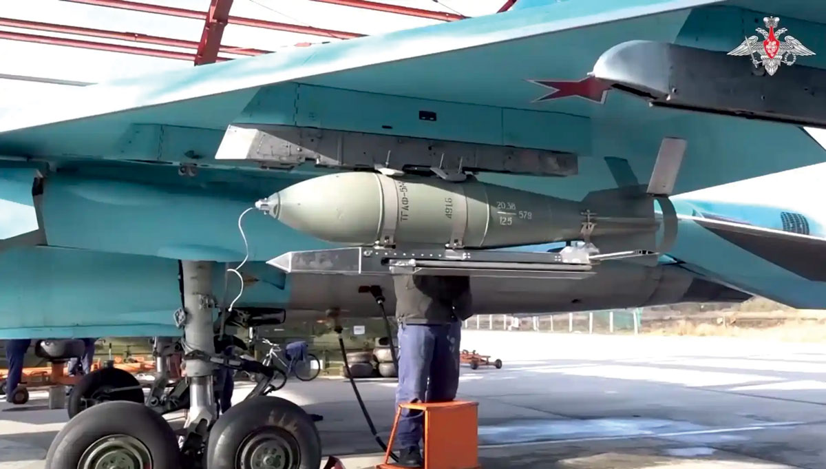 A 500 kg-class FAB-500 M-62 high-explosive bomb equipped with a UMPK guided glide kit is attached to the midboard port wing station of a VKS Su-34 strike fighter assigned to the 47th Bomber Aviation Regiment at Voronezh-Baltimor air base in Russia