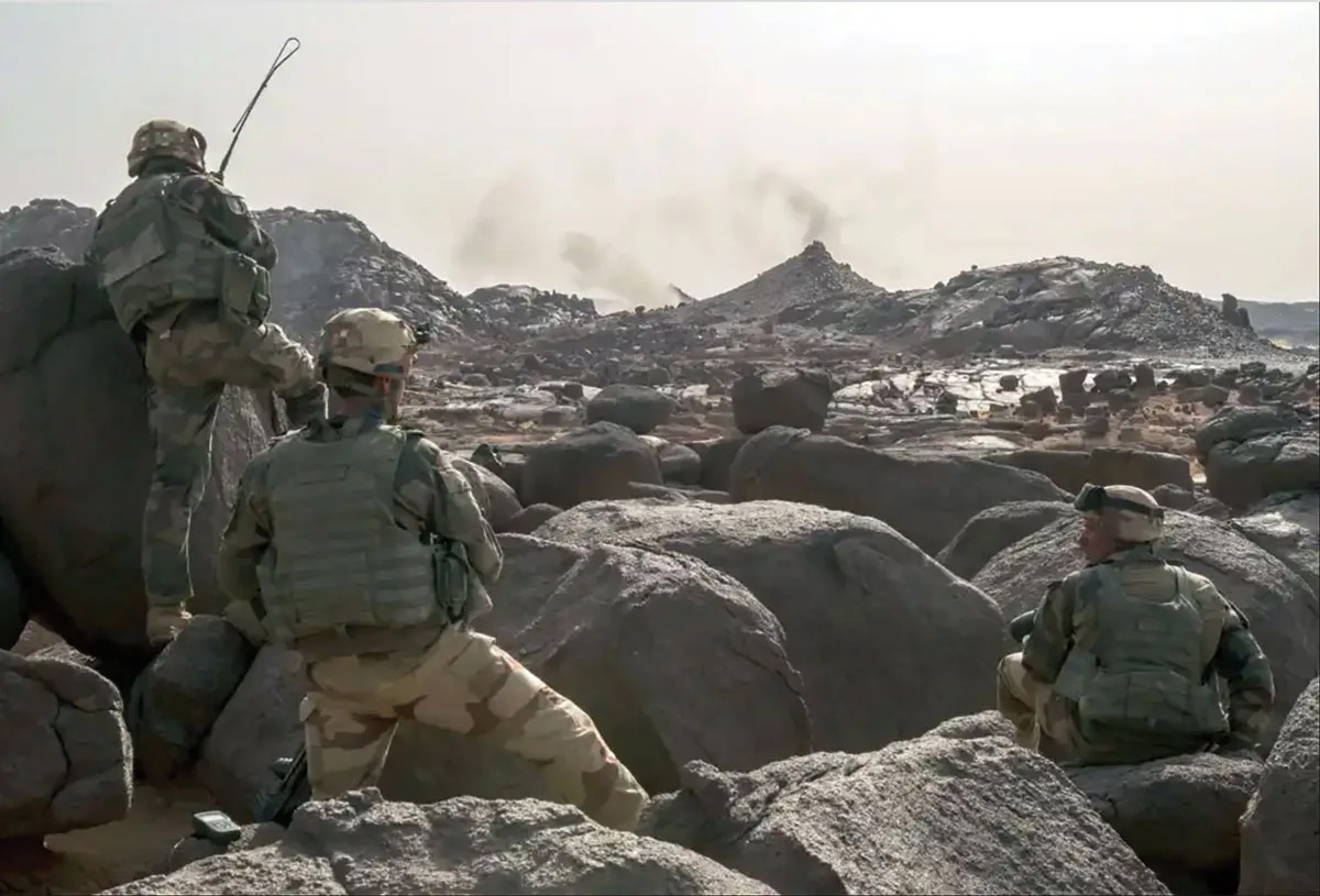 Recently arrived French soldiers scan the horizon on 28 February 2013 in search of jihadi insurgent forces operating in Mali