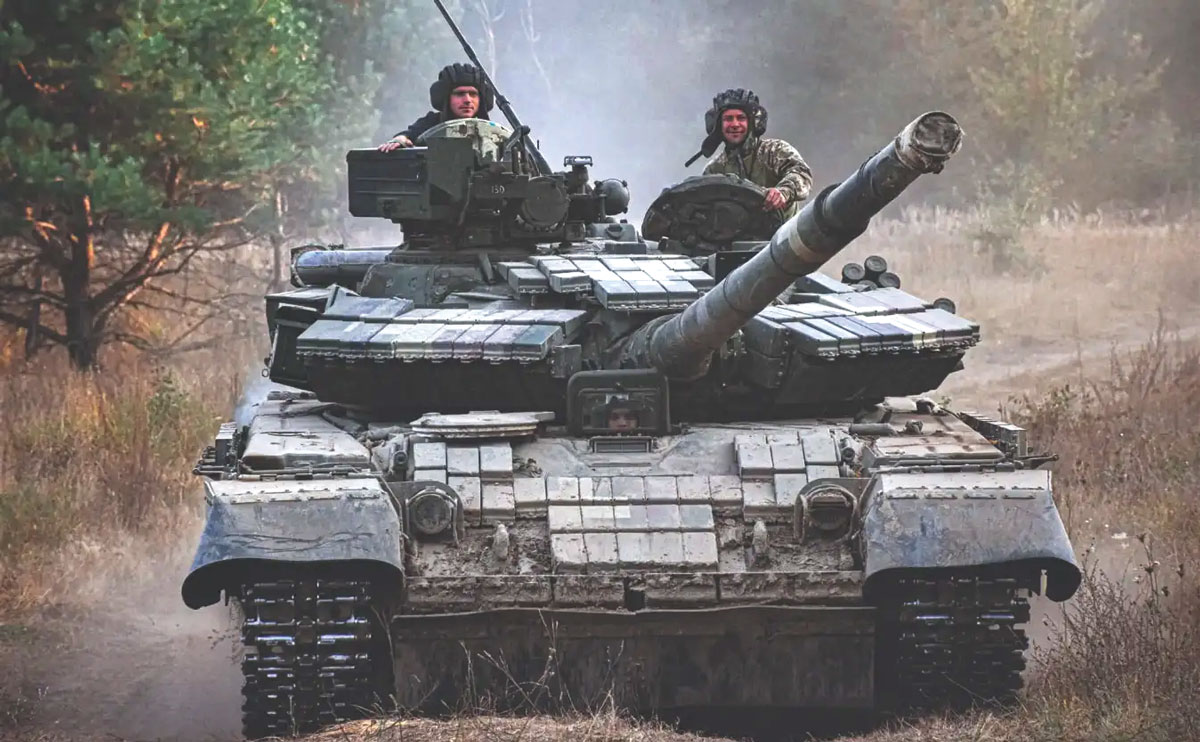 A Ukrainian T-64 BV tank from the 59th Yakiv Handziuk Motorized Brigade maneuvers in September 2022