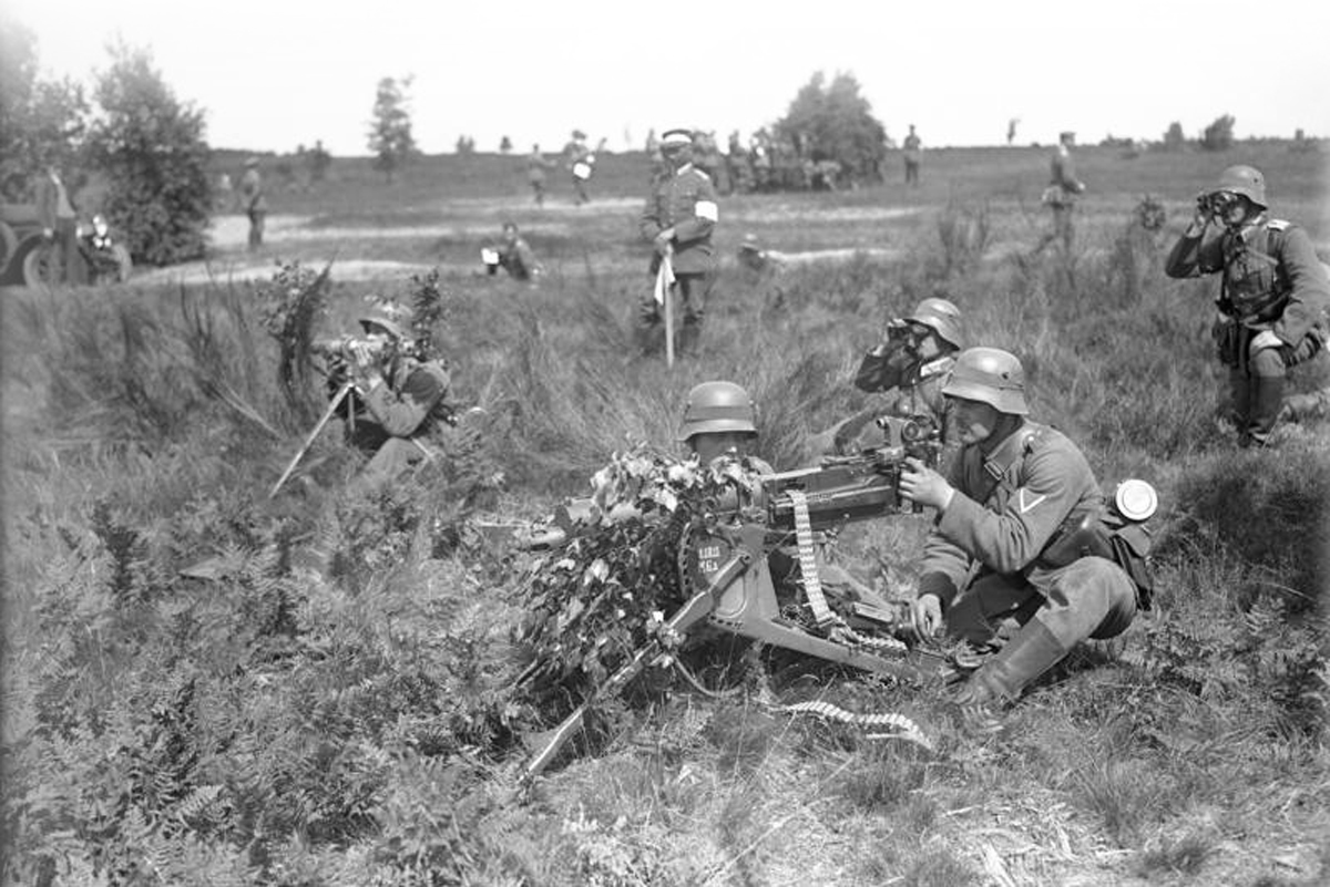 A machine gun crew