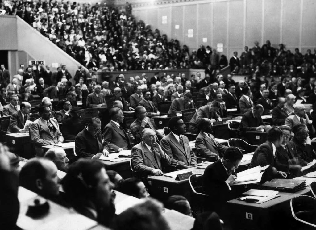 A Assembleia Geral da Liga das Nações reúne-se em Genebra, em setembro de 1935, para discutir o conflito entre Itália e Etiópia