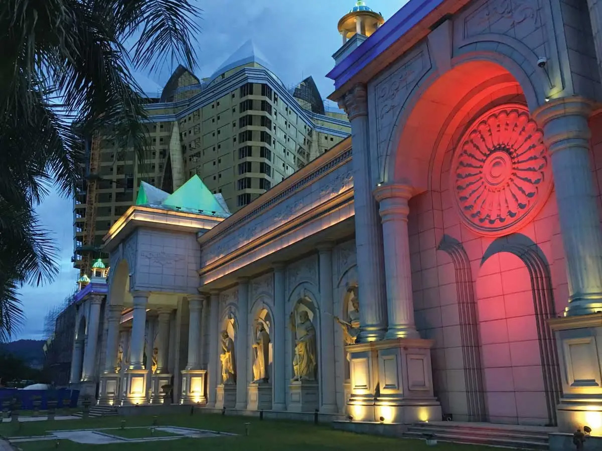 Vista ao entardecer do Blue Shield Casino, de propriedade do Grupo King Romans, na zona econômica especial “Triângulo Dourado” na província de Bokeo, no Laos