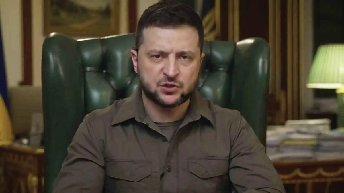 O presidente ucraniano Volodymyr Zelensky se dirige a seu país em 3 de abril de 2022