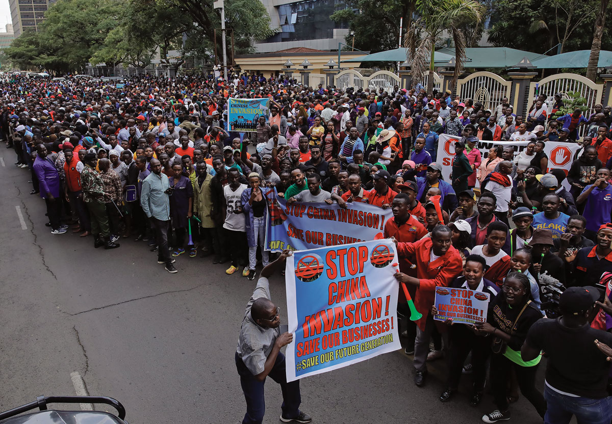 Manifestação de comerciantes quenianos, em 28 de fevereiro de 2023