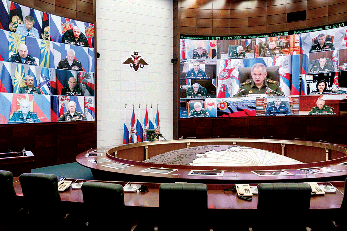 El ministro de Defensa ruso, Sergei Shoigu, conduce una reunión virtual de la Junta del Ministerio de Defensa en Moscú el 29 de abril de 2020.