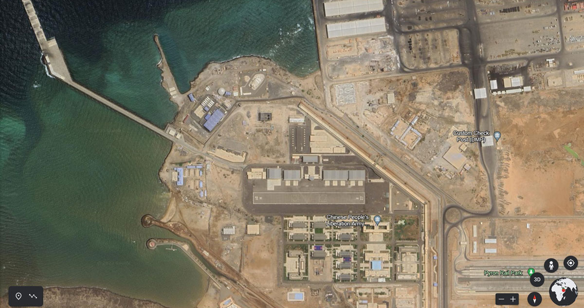 Una foto satelital de una base militar china en Yibuti.