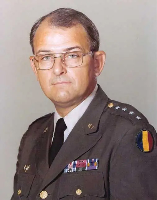 El general Donn A. Starry