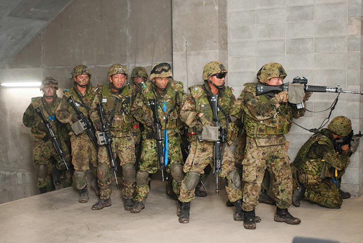 Japanese soldiers prepare to clear rooms