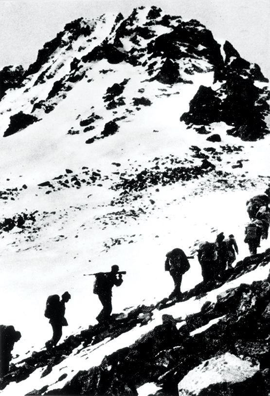 During The Long March of 1935, Red Army soldiers cross a mountain in Western China. (Photo by JT Vintage, Glasshouse Images/Alamy Stock Photo)