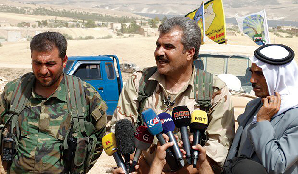 Shervan Derwish, portavoz del Consejo Militar de Manbij, da una conferencia de prensa sobre las operaciones para liberar Manbij el 4 de junio de 2016. (Foto: Cahîda Dêrsim, @dersi4m a través de Twitter)