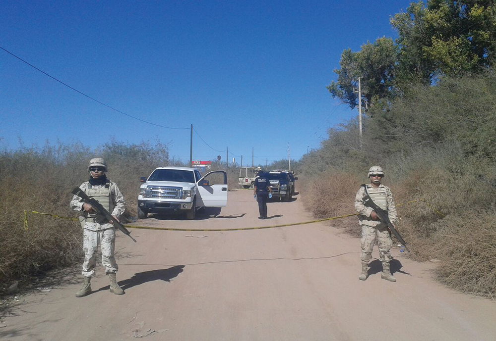 Militares mexicanos atuando com policiais federais no patrulhamento de estradas. (Foto: Secretaría de la Defensa Nacional, México, 6º Informe de Labores 2017/2018)