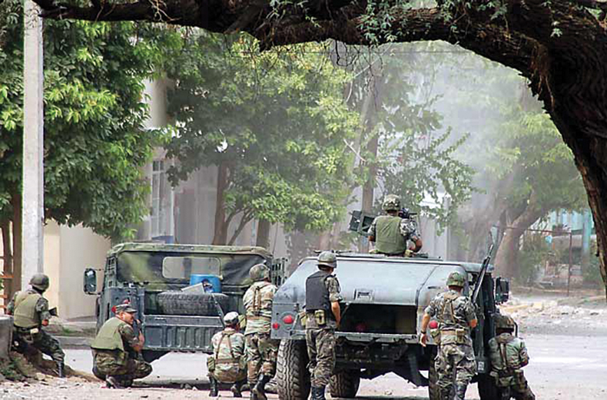 A força militar do Estado de Michoacán, no México, participante da guerra contra o narcotráfico. (Foto: Diego Fernández/Agencia de Fotografía AP México)