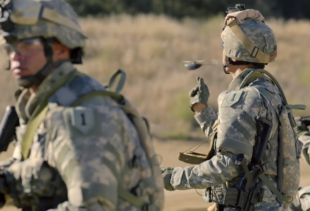 Captura de tela do comercial “microdrone”, publicado no YouTube em 21 Nov 16. (Exército dos EUA)