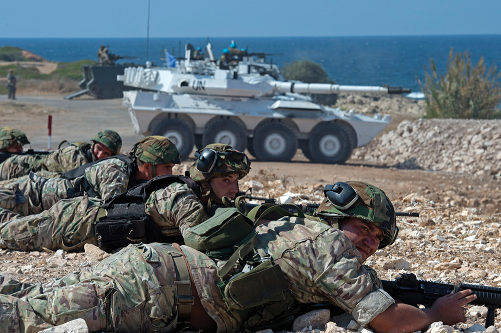 Militares das Forças Armadas Libanesas (LAF) em exercício conjunto de tiro com a UNIFIL (Exercício Steel Storm), em 19 Set 18, atividade voltada para a construção de capacidades nas forças locais, um dos pontos-chave do mandato da UNIFIL. (Foto cedida pelo UNIFIL Public Information Office)