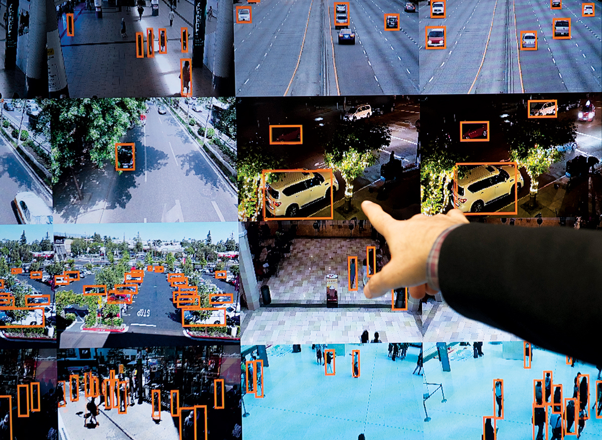 Una pantalla muestra un sistema de reconocimiento de vehículos y personas utilizado por las fuerzas del orden el 1 de noviembre de 2017 durante la Conferencia de Tecnología NVIDIA GPU en Washington, D.C. En la conferencia se exhibieron la inteligencia artificial, el aprendizaje profundo, la realidad virtual y máquinas autónomas. (Foto: Saul Loeb, Agencia France-Presse)