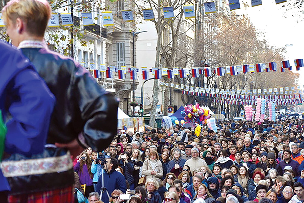 Como un modo de honrar el pluralismo cultural, la ciudad de Buenos Aires, Argentina, celebra la cultura rusa el 3 de junio de 2018 con ropa, comida, danza y música en las calles. (Foto cortesía del Gobierno de la Ciudad de Buenos Aires).