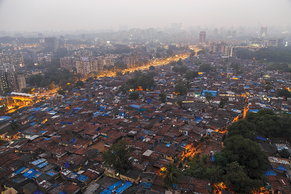 Un barrio en el área de Jogeshwari-Goreagaon Este, 10 de octubre de 2014, en las afueras de la megaciudad de Mumbai, India. (Foto: Maciej Dakowicz a través de Alamy)