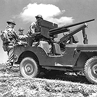 Soldados de la 3a División de Infantería (la «Vieja Guardia») participando en maniobras en el verano de 1942 como parte de la defensa de St. Johns, Terranova, Canadá. El todoterreno está dotado con un cañón de pequeño calibre y una ametralladora tipo Browning M1917A1. (Foto: Gobierno de Estados Unidos, Wikimedia Commons)