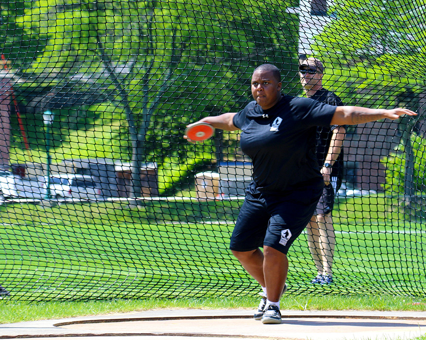 Army Sgt. Monica “Mo” Southall won gold medals in discus and shot put in the track and field events at the 2016 Defense Department Warrior Games. (DoD photo)